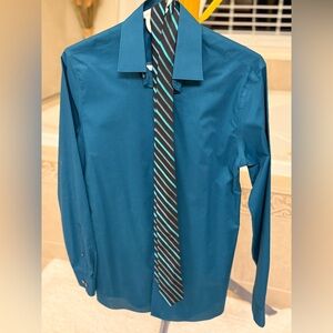 JF J Ferrar men’s small slim fit 14-14 1/2,
32-33”, long sleeved shirt.